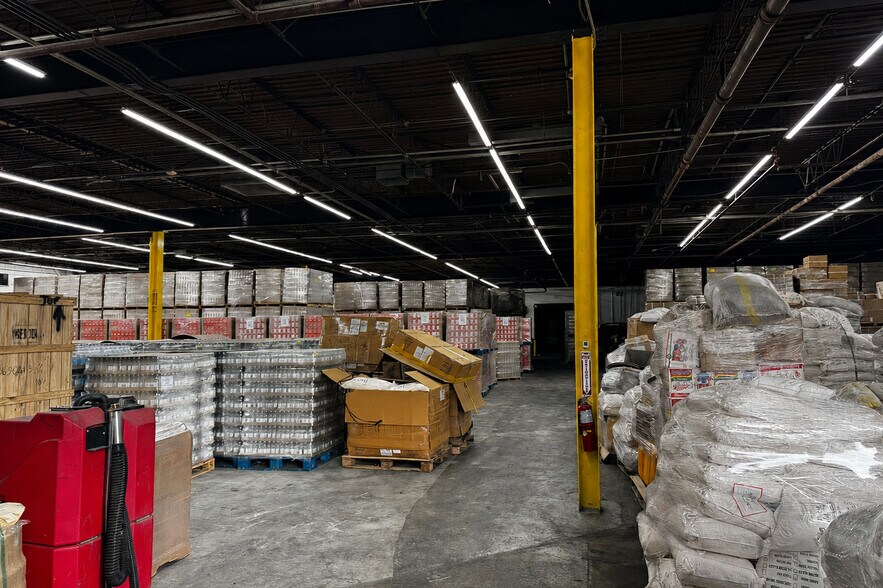 More Photos Of 76 National Rd, Edison Warehouse For Lease
