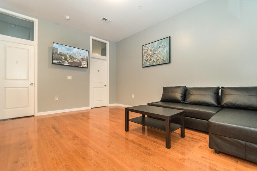 More Photos Of 224-226 N Camac St, Philadelphia Apartments For Sale