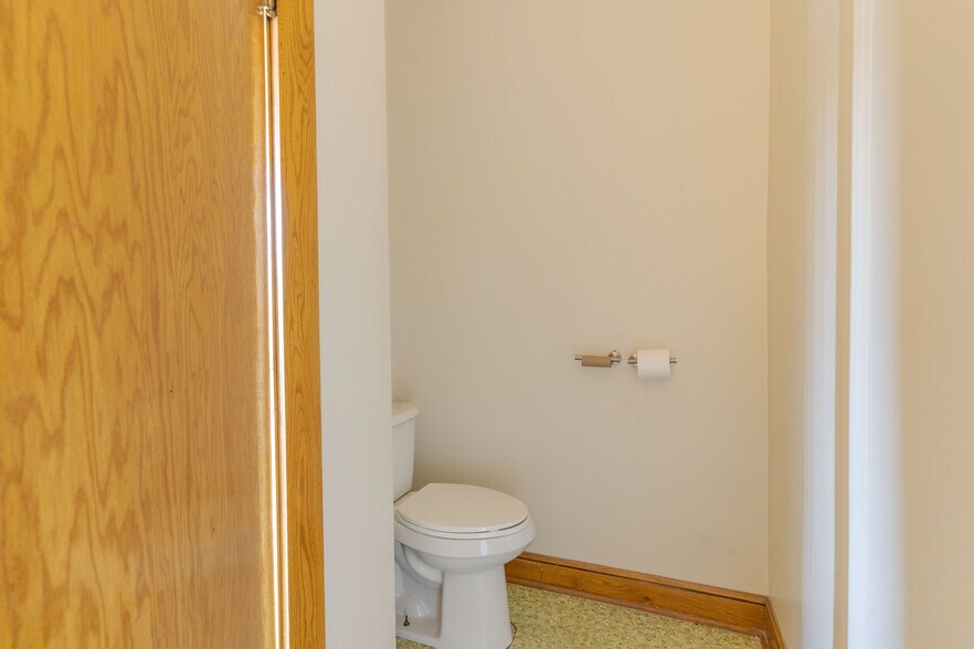 More Photos Of 402 Washington Ave, Iron River Bank For Sale