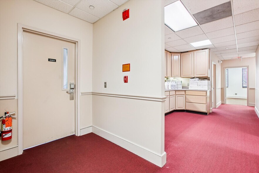 More Photos Of 1501 Duke St, Alexandria Office For Sale