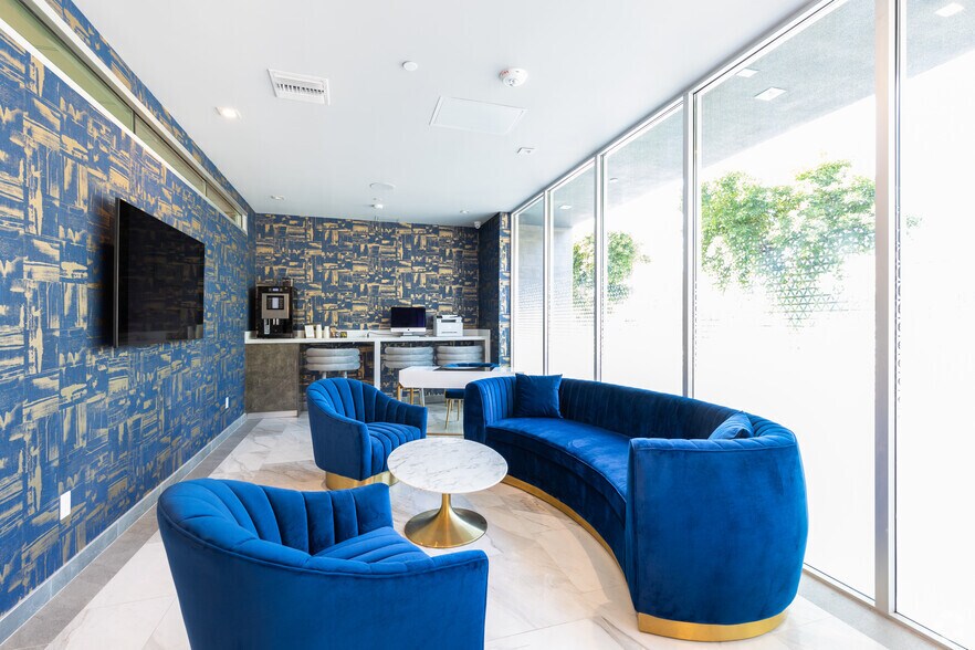 More Photos Of 4864 Melrose Ave, Los Angeles Apartments For Lease