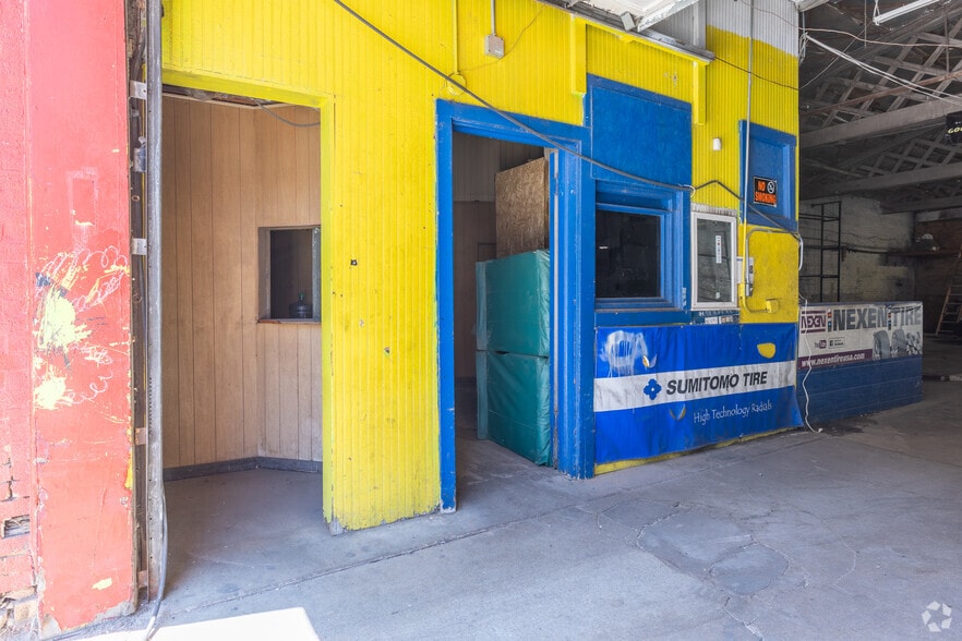 More Photos Of 2206 E 75th St, Chicago Auto Repair For Lease