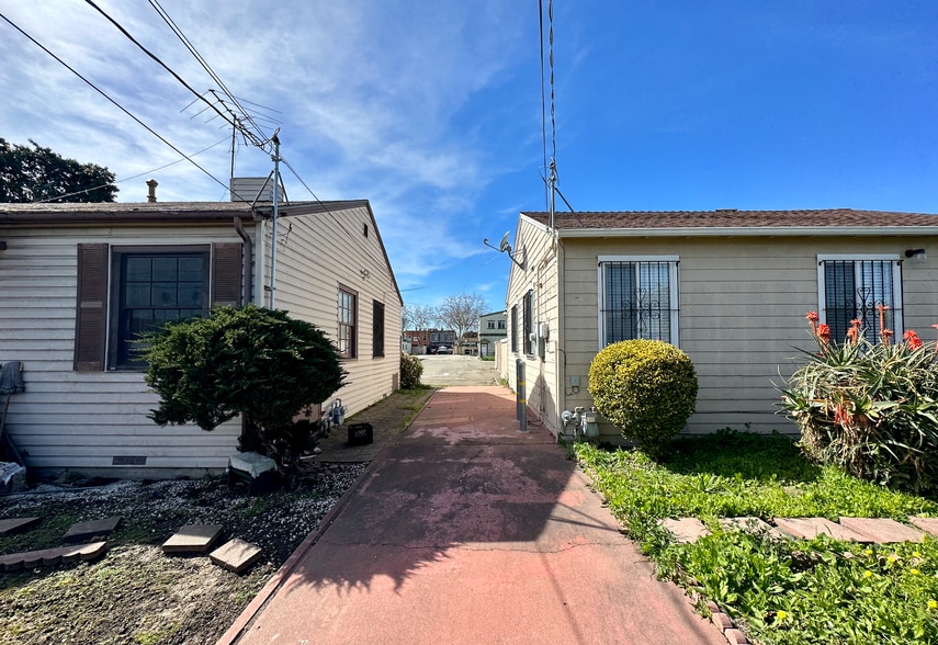 More Photos Of 9629 Holly St, Oakland Religious Facility For Sale