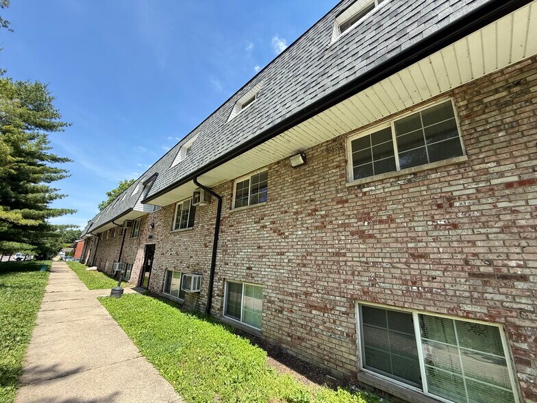 More Photos Of 8712-8804 Dayton Oxford Rd, Franklin Apartments For Sale