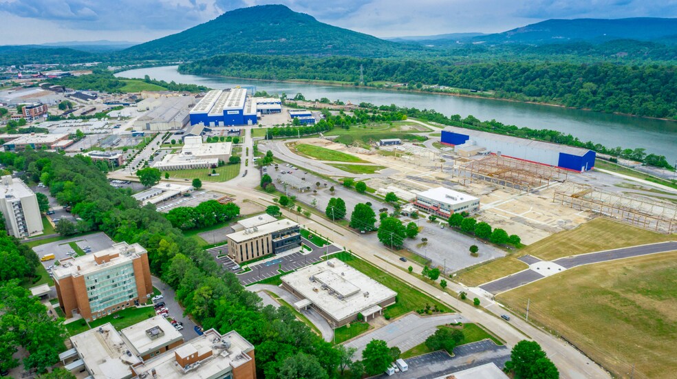 More Photos Of 1012 Riverfront Pkwy, Chattanooga Office For Sale
