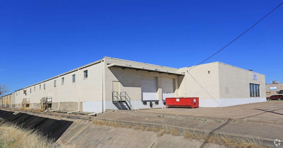 More Photos Of 2970-2990 Congressman Ln, Dallas Distribution For Lease