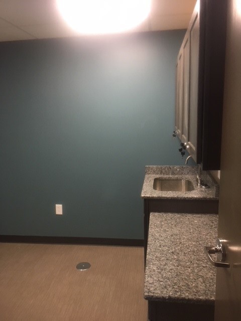 More Photos Of 6839-6855 Spring Valley Dr, Holland Medical For Lease