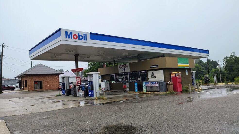 More Photos Of 401 Monroe St, Carthage Convenience Store For Sale