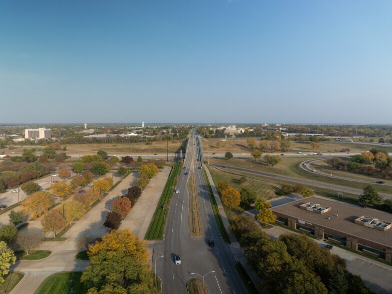 More Photos Of 5500 Westown Pky, West Des Moines Office For Lease