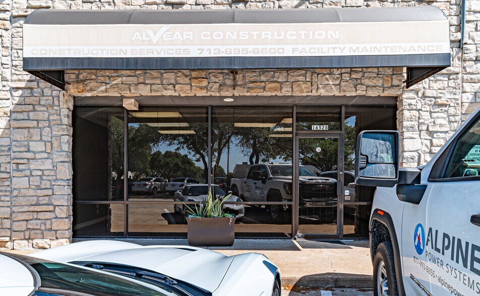 More Photos Of 16522-16536 Park Row, Houston Light Distribution For Lease