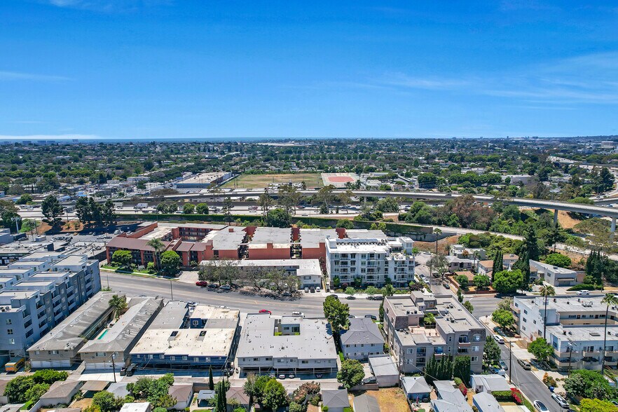 More Photos Of 2820 S Sepulveda Blvd, Los Angeles Apartments For Sale