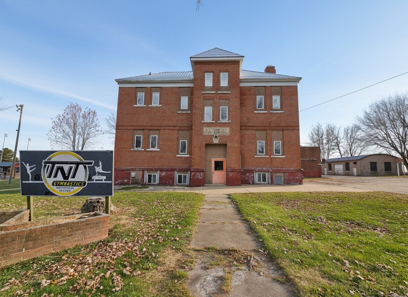 More Photos Of 940 County E hwy, Livingston Specialty For Sale