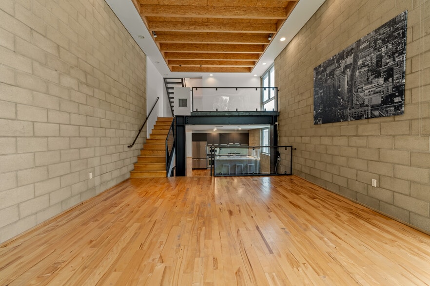 More Photos Of 631 N Larchmont Blvd #3, Los Angeles Office Residential For Lease