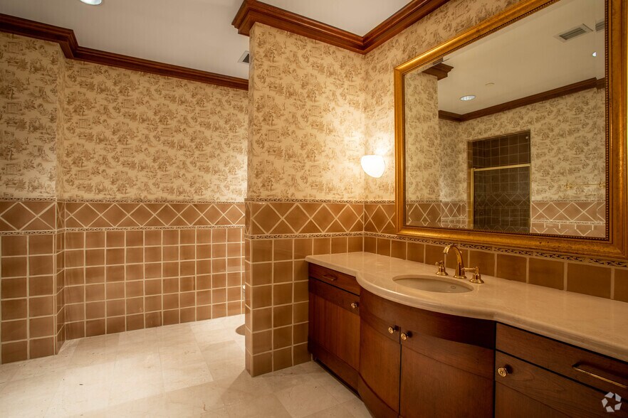 More Photos Of 1500 E Main St, Newark Office For Sale