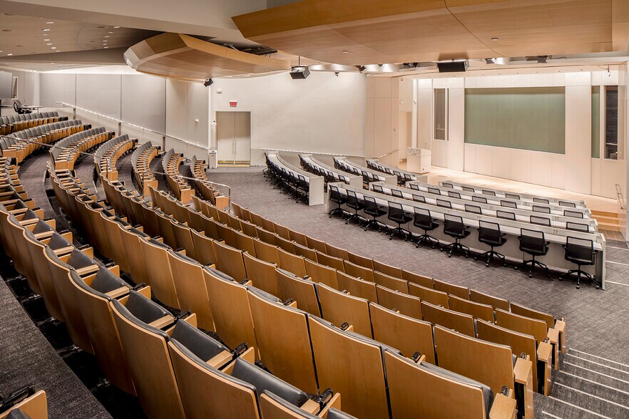 More Photos Of 7950 Jones Branch Dr, McLean Office For Lease