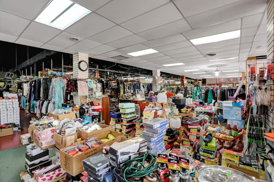 More Photos Of 3574-3580 Park Ave, Memphis Freestanding For Lease