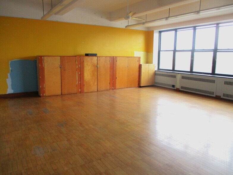 More Photos Of 237 Jerome St, Brooklyn Schools For Lease