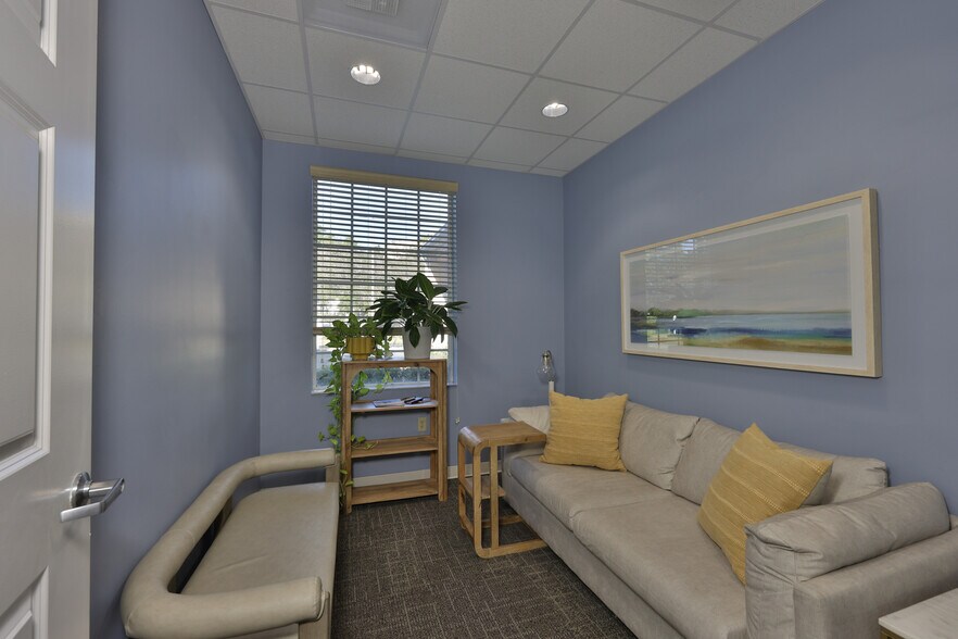 More Photos Of 1900 E Bay Dr, Largo Medical For Sale