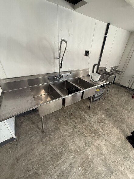 More Photos Of 5503 N Wall St, Spokane Freestanding For Lease