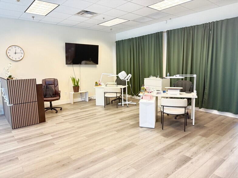 More Photos Of 15255 N 40th St, Phoenix Medical For Sale