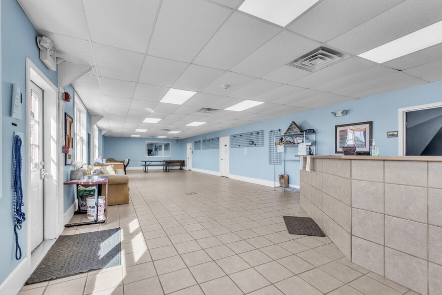 More Photos Of 203 Long Plain Rd, Whately Service For Sale