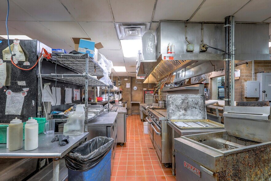 More Photos Of 330 E 135th St, Kansas City Restaurant For Sale
