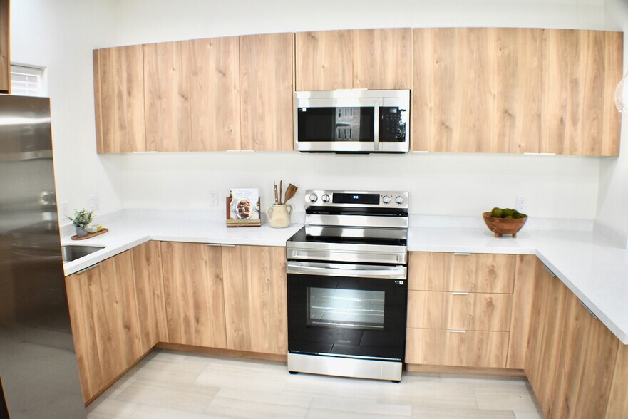 More Photos Of 2608 E Israel Ave, Alton Multifamily For Sale