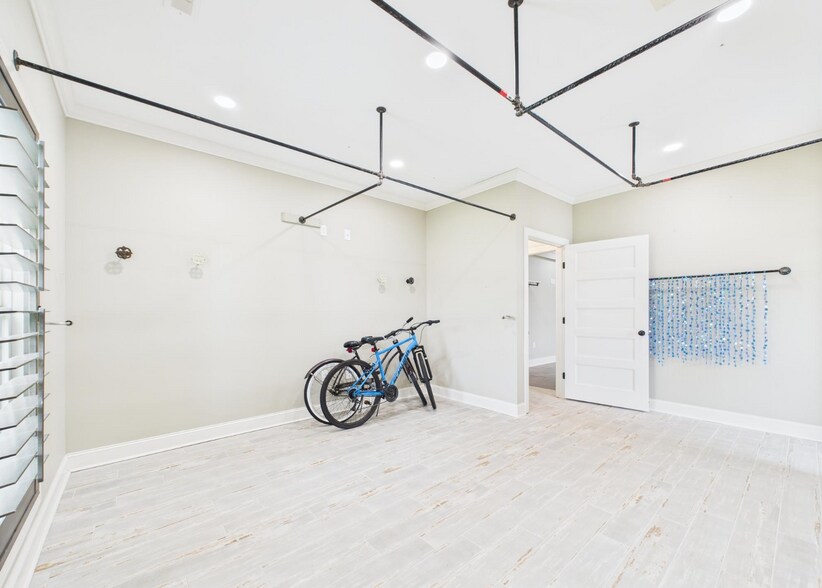 More Photos Of 102 Kimberly Ave, Muscle Shoals Office For Sale