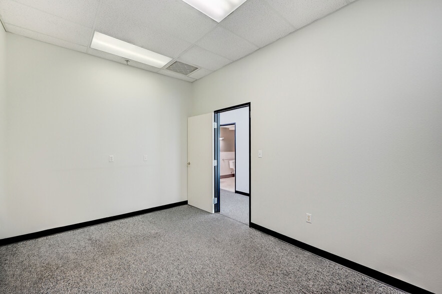 More Photos Of 3068 E Sunset Rd, Las Vegas Warehouse For Sale