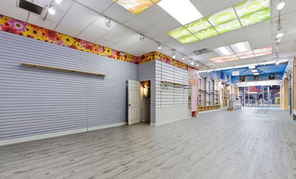 More Photos Of 6670 Hollywood Blvd, Los Angeles Storefront For Sale