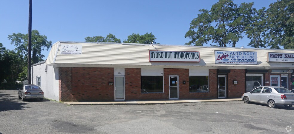 More Photos Of 3694 Horseblock Rd, Medford Storefront Retail Office For Lease