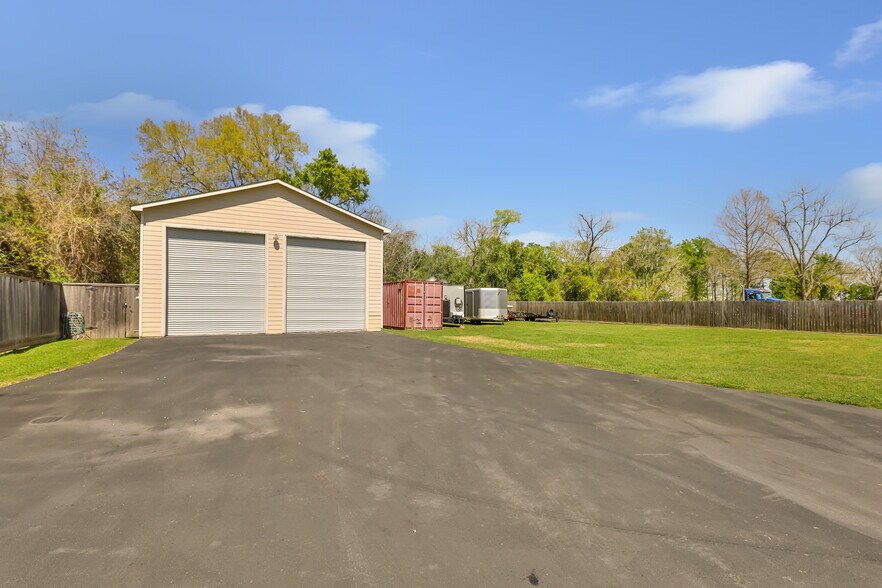 More Photos Of 203 Isaacks Rd, Humble Office For Lease