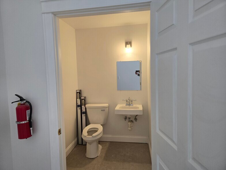 More Photos Of 16644-16646, New Berlin Medical For Lease