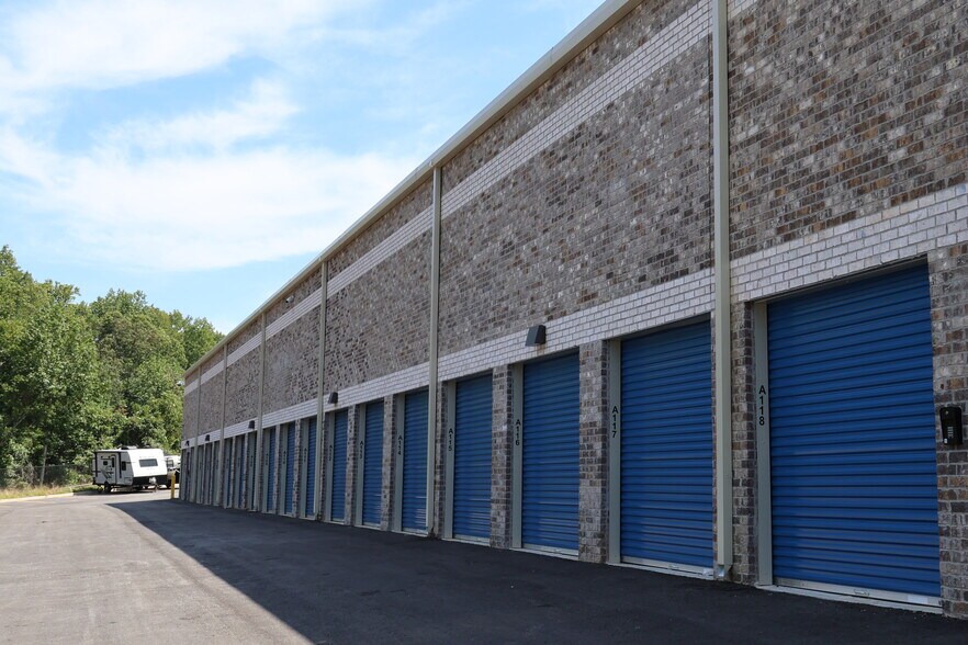 More Photos Of 3625 McEver Rd, Oakwood Self Storage For Sale