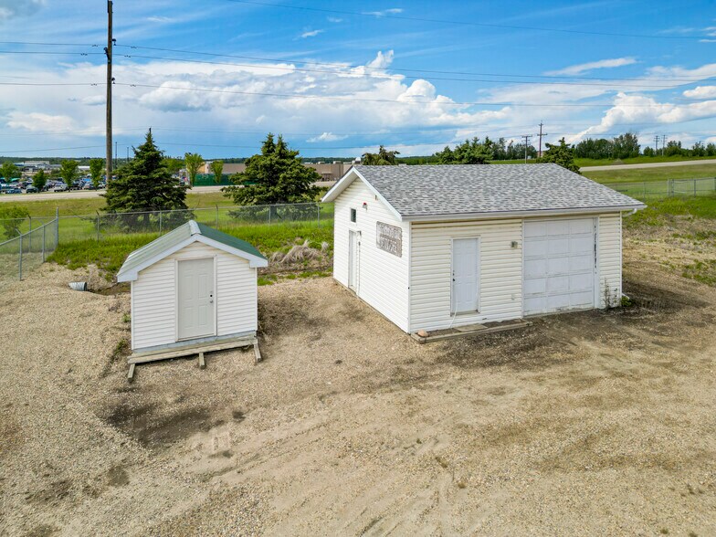 More Photos Of 5516 Industrial Rd, Rocky Rapids Office For Lease