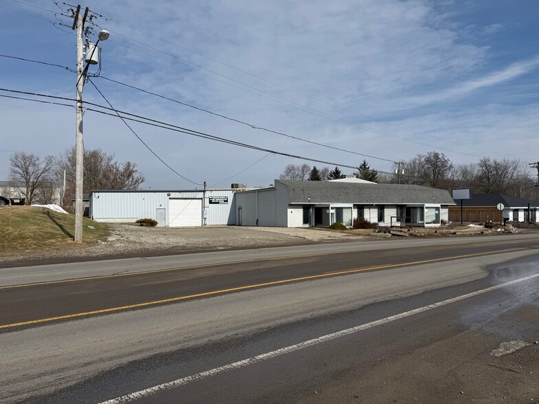 More Photos Of 327 Ashland Rd, Mansfield Showroom For Lease