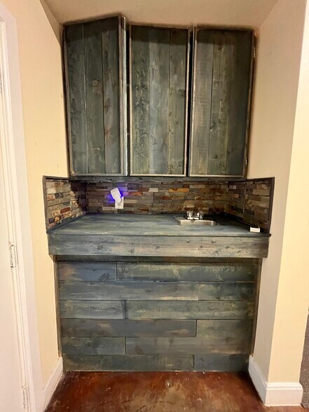 More Photos Of 513 Thompson Ln, Austin Flex For Lease