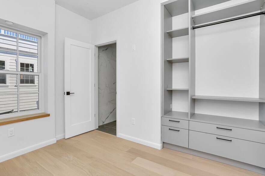 More Photos Of 63 Church St, Greenwich Apartments For Sale