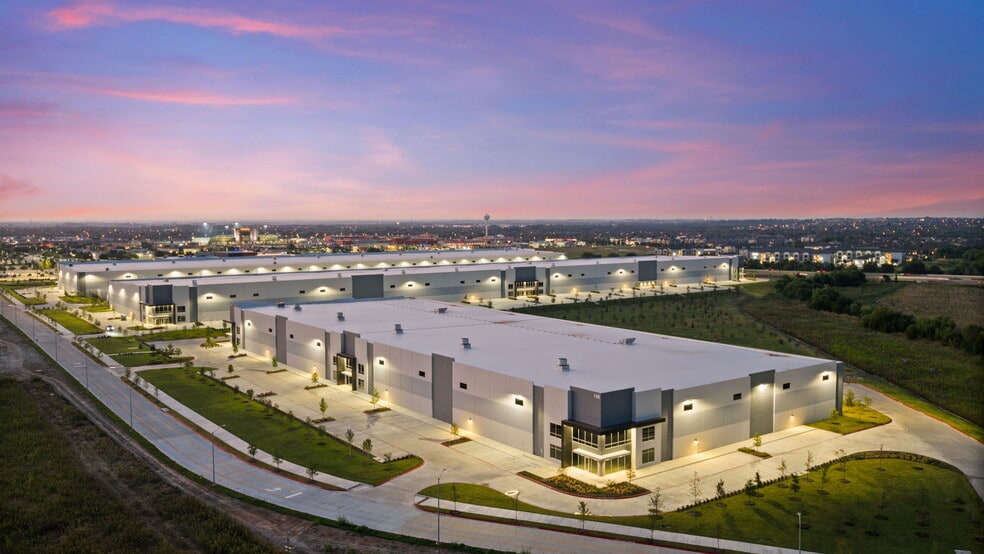 More Photos Of 148 Parker Way, Hutto Distribution For Sale