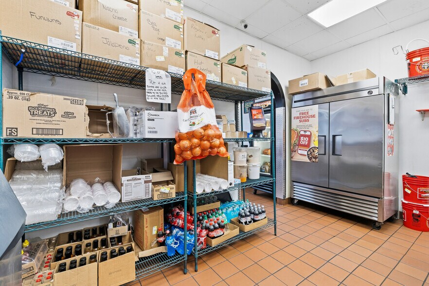 More Photos Of 18500 Veterans Blvd, Port Charlotte General Retail For Sale