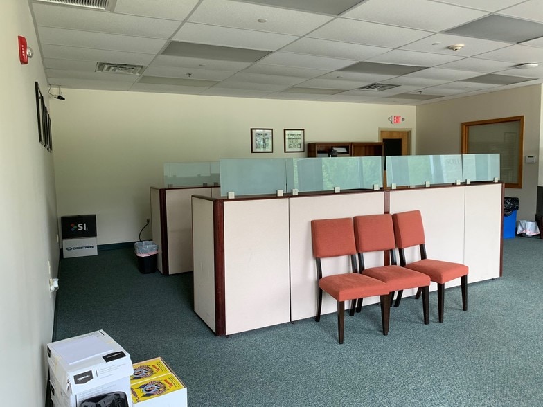 More Photos Of 230 Three Tun Rd, Malvern Flex For Lease