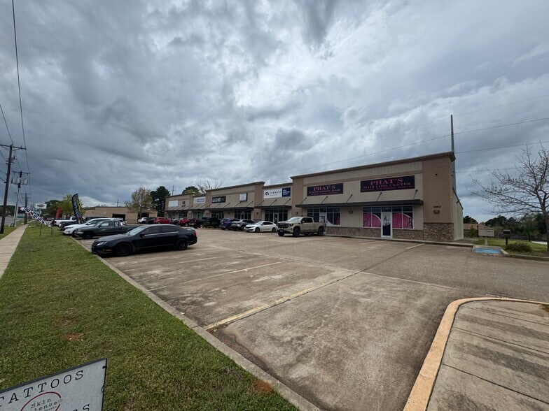 More Photos Of 1950 N Northwest Loop 323, Tyler Freestanding For Lease