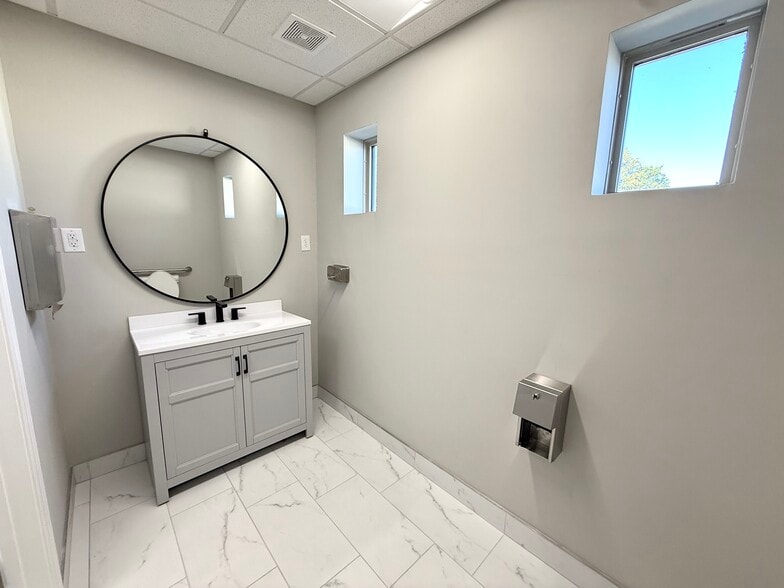 More Photos Of 882 E Main St, Spartanburg Office Residential For Sale