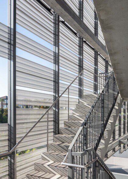 More Photos Of 5533 Waters Edge Way, Playa Vista Office For Lease