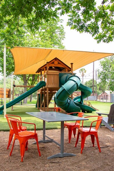 More Photos Of 2769 Nacogdoches Rd, San Antonio General Retail For Sale