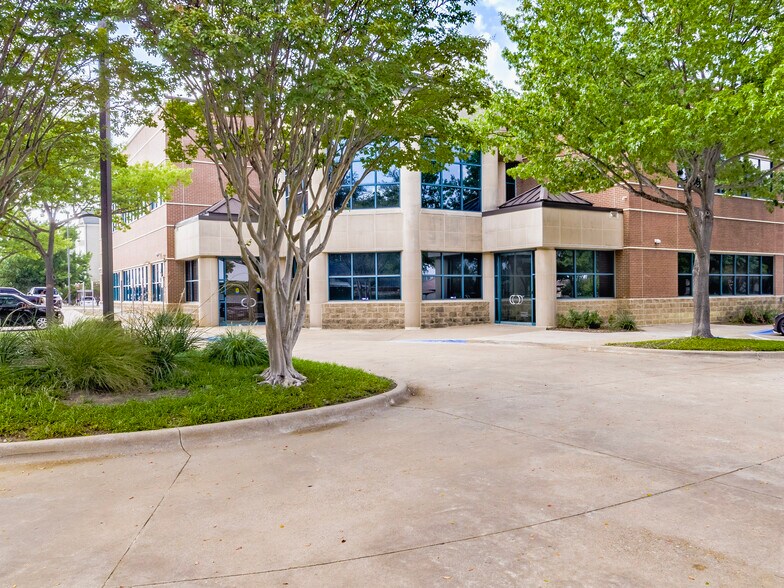 More Photos Of 4701 Old Shepard Pl, Plano Medical For Lease