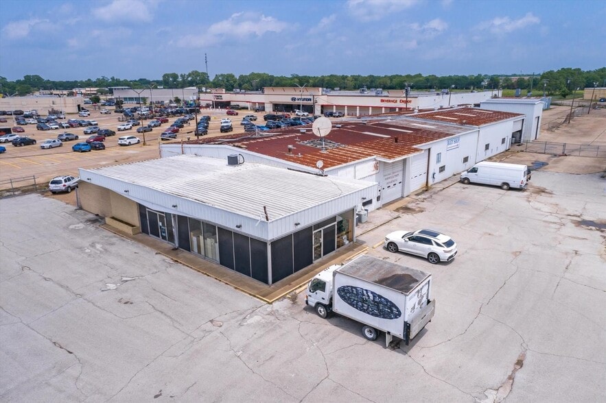 More Photos Of 1608 W Moore Ave, Terrell Auto Dealership For Sale