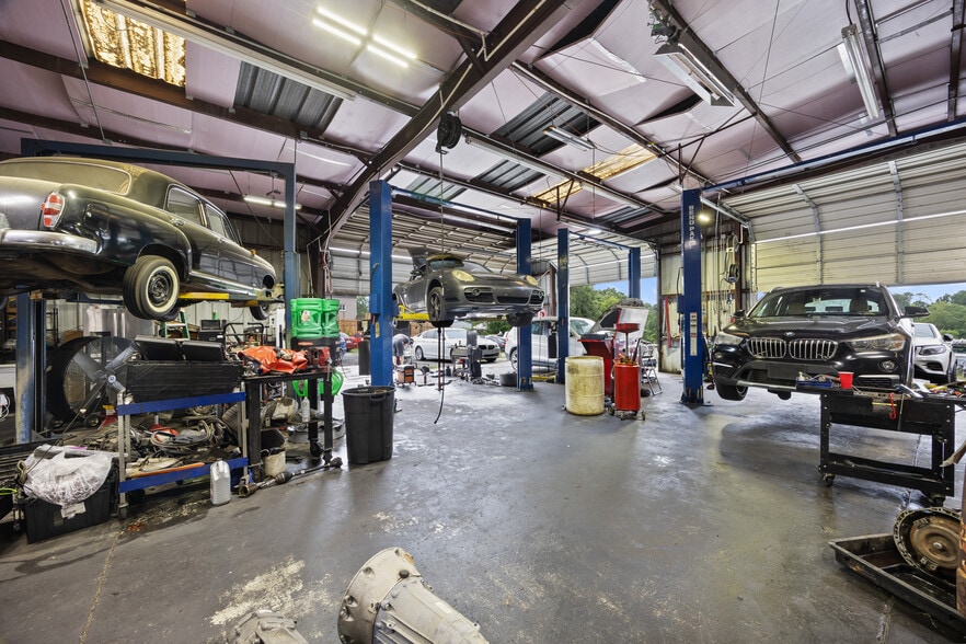 More Photos Of 1821 Augusta Rd, West Columbia Auto Repair For Sale