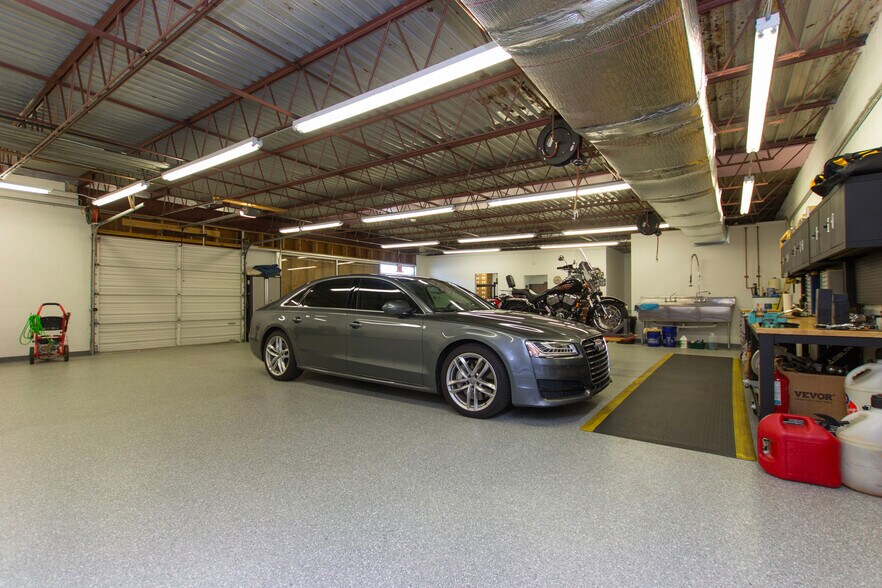 More Photos Of 4058 S Memorial Pky, Huntsville Warehouse For Sale