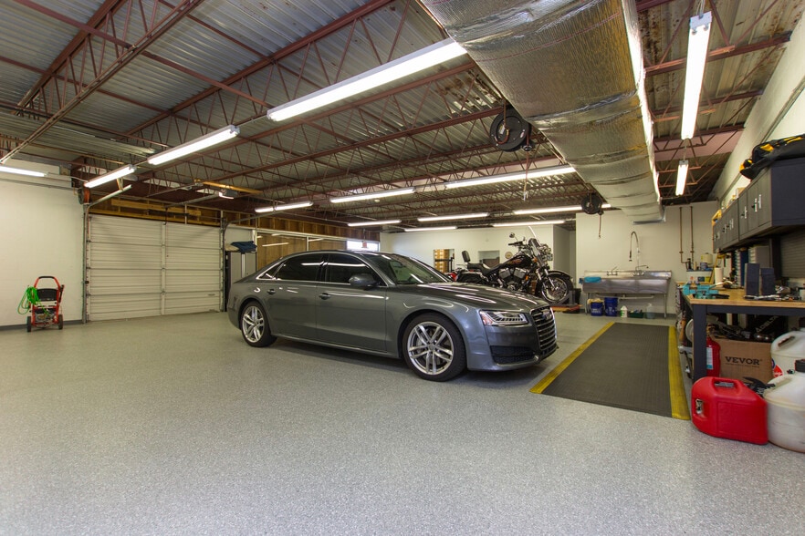 More Photos Of 4058 S Memorial Pky, Huntsville Warehouse For Sale
